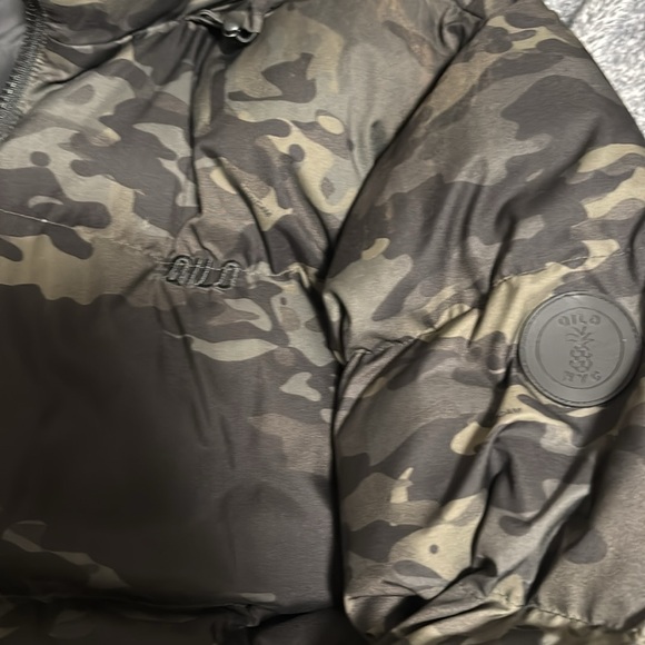 Qilo multi cam Blk puffer jacket size Mes - Picture 5 of 6